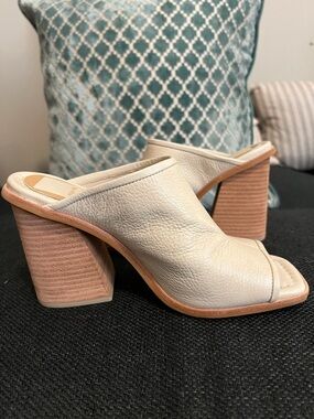 NWOT Dolce Vita Ivory Leather Open toe heeled mules size 6.5